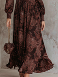 Ariane™ | Vestido maxi con estampado paisley y realce en la cintura